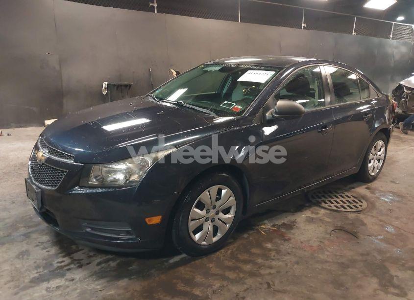 Photo 2 of 2014 Chevrolet Cruze LS AUTO (VIN 1G1PA5SG4E7467982)