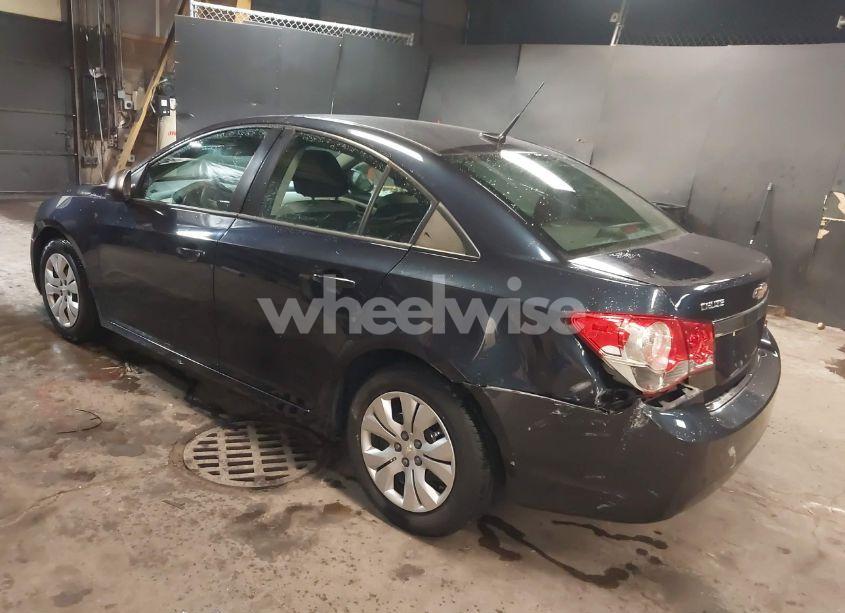 Photo 3 of 2014 Chevrolet Cruze LS AUTO (VIN 1G1PA5SG4E7467982)