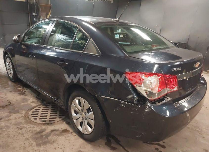 Photo 6 of 2014 Chevrolet Cruze LS AUTO (VIN 1G1PA5SG4E7467982)