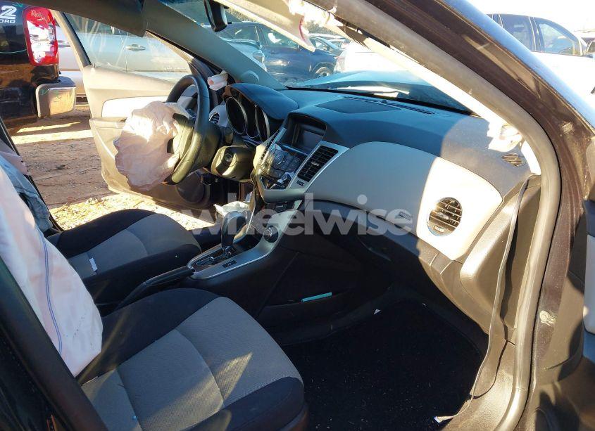 Photo 5 of 2015 Chevrolet Cruze LS AUTO (VIN 1G1PA5SG4F7220690)