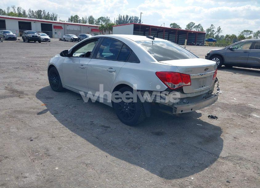 Photo 3 of 2015 Chevrolet Cruze LS AUTO (VIN 1G1PA5SG4F7257884)