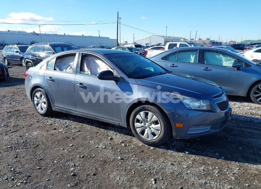 2013 Chevrolet Cruze LS AUTO (VIN 1G1PA5SG5D7154423) main photo