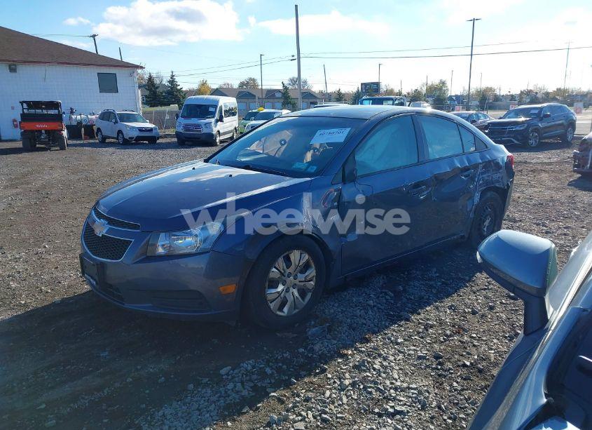 Photo 2 of 2013 Chevrolet Cruze LS AUTO (VIN 1G1PA5SG5D7154423)