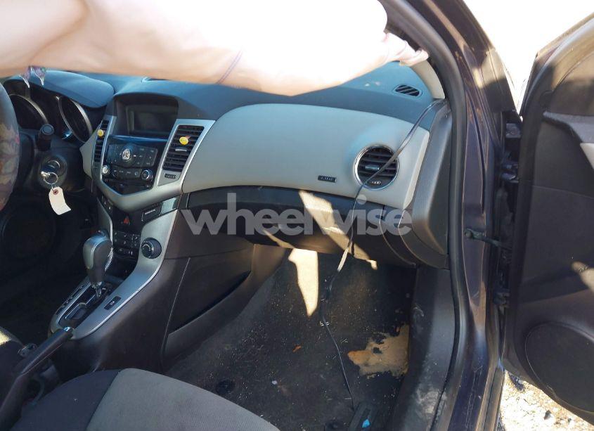 Photo 5 of 2013 Chevrolet Cruze LS AUTO (VIN 1G1PA5SG5D7154423)