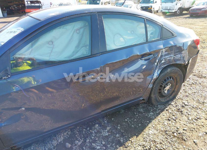 Photo 6 of 2013 Chevrolet Cruze LS AUTO (VIN 1G1PA5SG5D7154423)