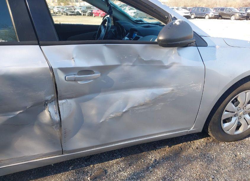 Photo 6 of 2013 Chevrolet Cruze LS AUTO (VIN 1G1PA5SG5D7191472)