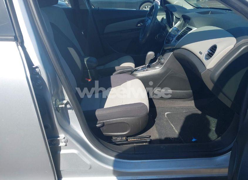 Photo 5 of 2013 Chevrolet Cruze LS AUTO (VIN 1G1PA5SG5D7242064)