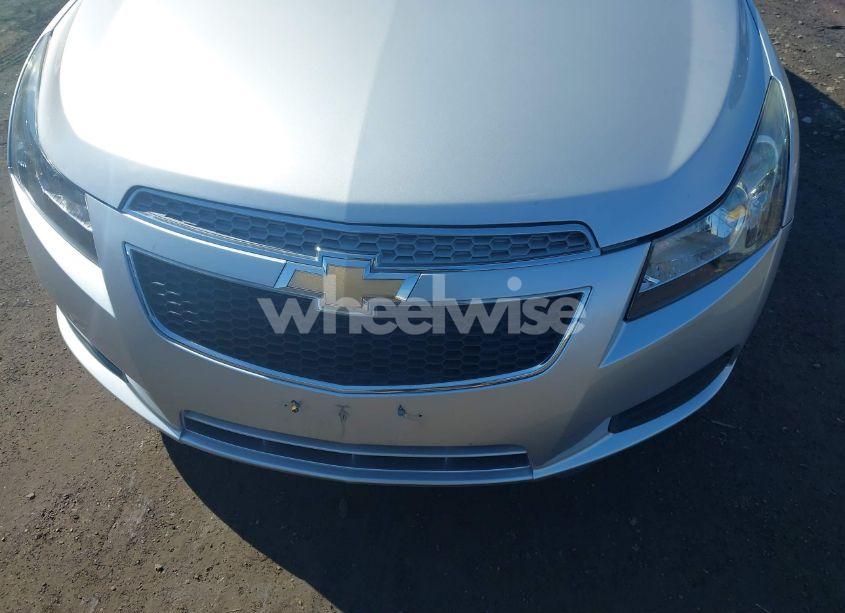 Photo 6 of 2013 Chevrolet Cruze LS AUTO (VIN 1G1PA5SG5D7242064)