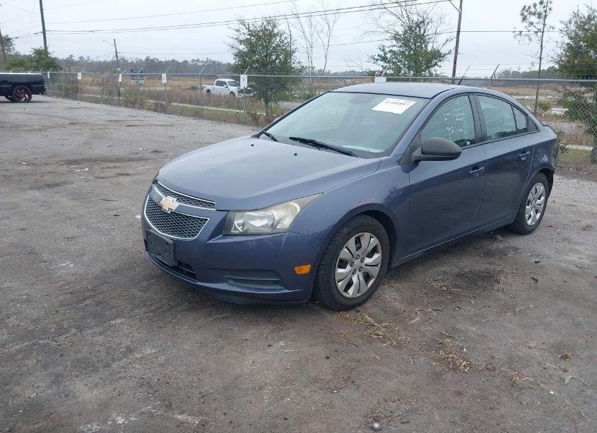 Photo 2 of 2013 Chevrolet Cruze LS AUTO (VIN 1G1PA5SG5D7244767)