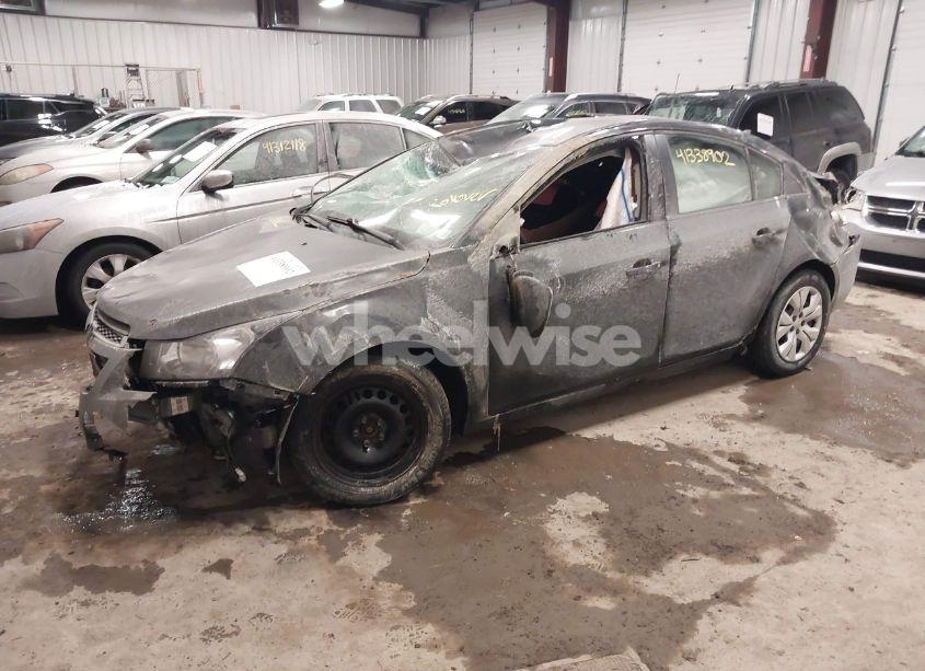 Photo 2 of 2013 Chevrolet Cruze LS AUTO (VIN 1G1PA5SG5D7277719)