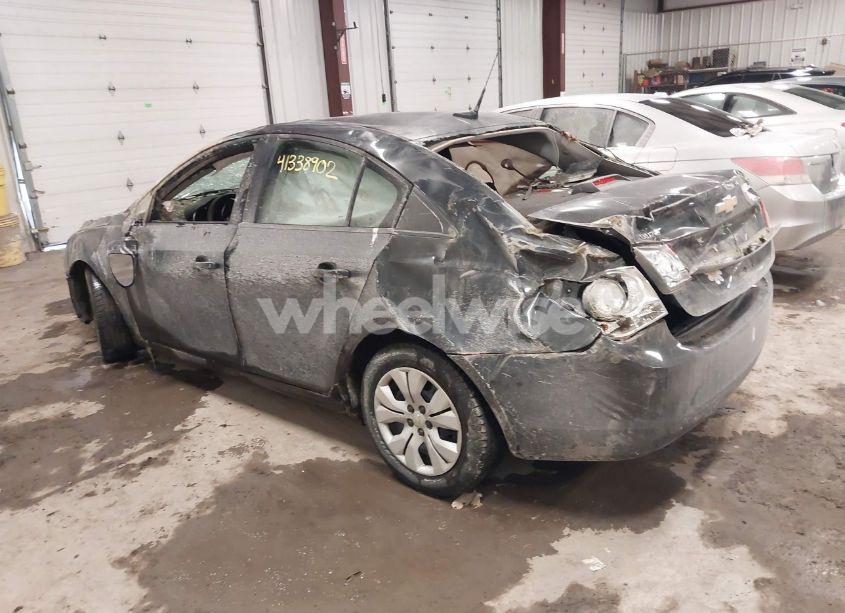 Photo 3 of 2013 Chevrolet Cruze LS AUTO (VIN 1G1PA5SG5D7277719)