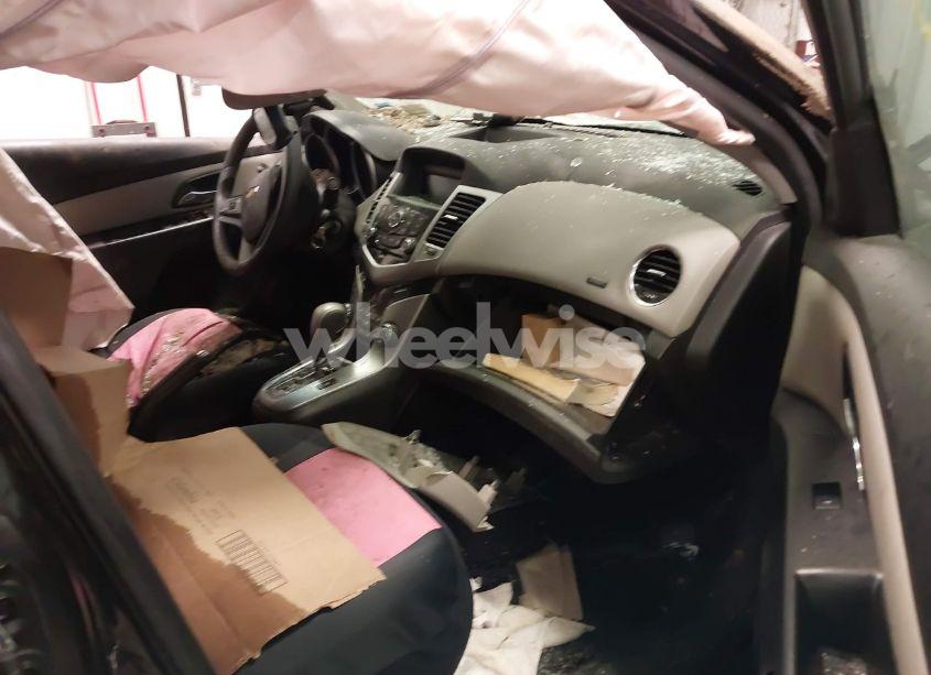 Photo 5 of 2013 Chevrolet Cruze LS AUTO (VIN 1G1PA5SG5D7277719)