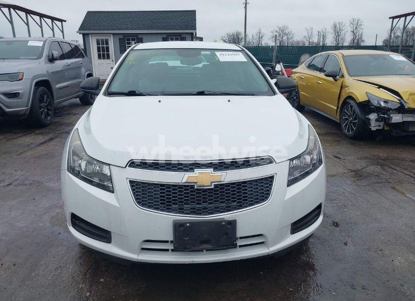 Photo 12 of 2013 Chevrolet Cruze LS AUTO (VIN 1G1PA5SG5D7312744)