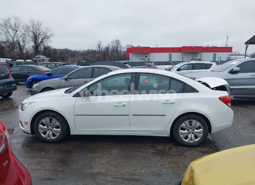 Photo 14 of 2013 Chevrolet Cruze LS AUTO (VIN 1G1PA5SG5D7312744)