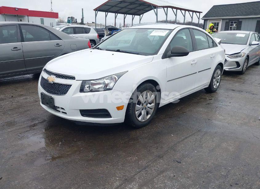 Photo 2 of 2013 Chevrolet Cruze LS AUTO (VIN 1G1PA5SG5D7312744)