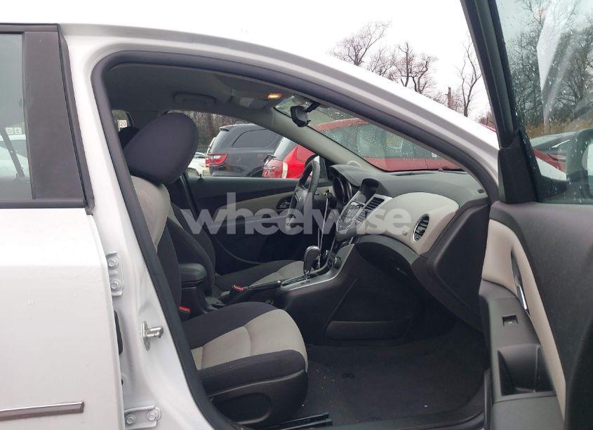 Photo 5 of 2013 Chevrolet Cruze LS AUTO (VIN 1G1PA5SG5D7312744)