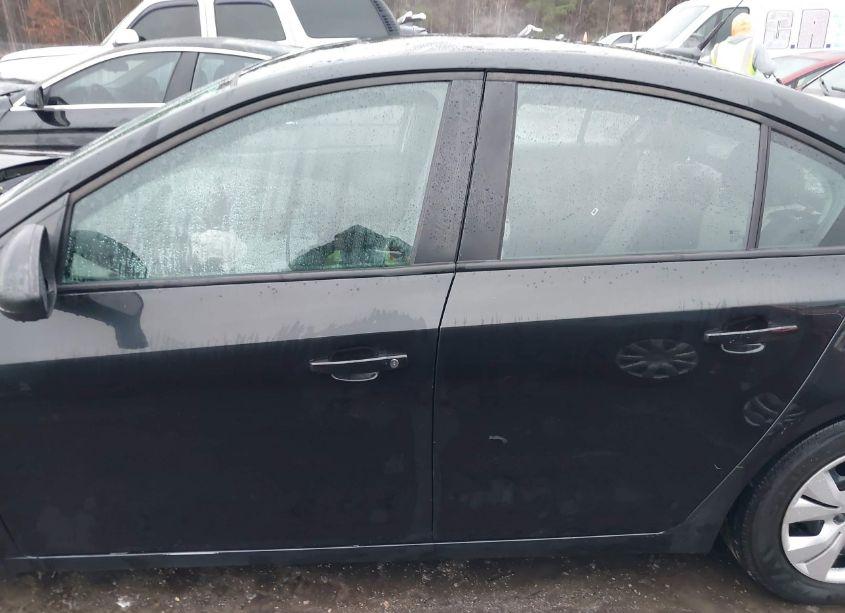 Photo 14 of 2013 Chevrolet Cruze LS AUTO (VIN 1G1PA5SG5D7318267)