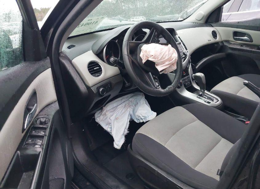 Photo 5 of 2013 Chevrolet Cruze LS AUTO (VIN 1G1PA5SG5D7318267)