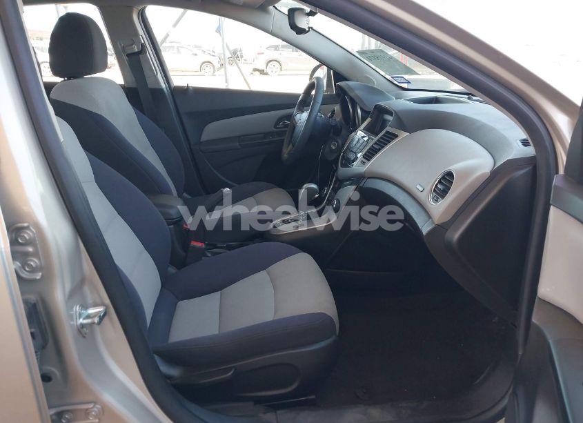 Photo 5 of 2014 Chevrolet Cruze LS AUTO (VIN 1G1PA5SG5E7116532)