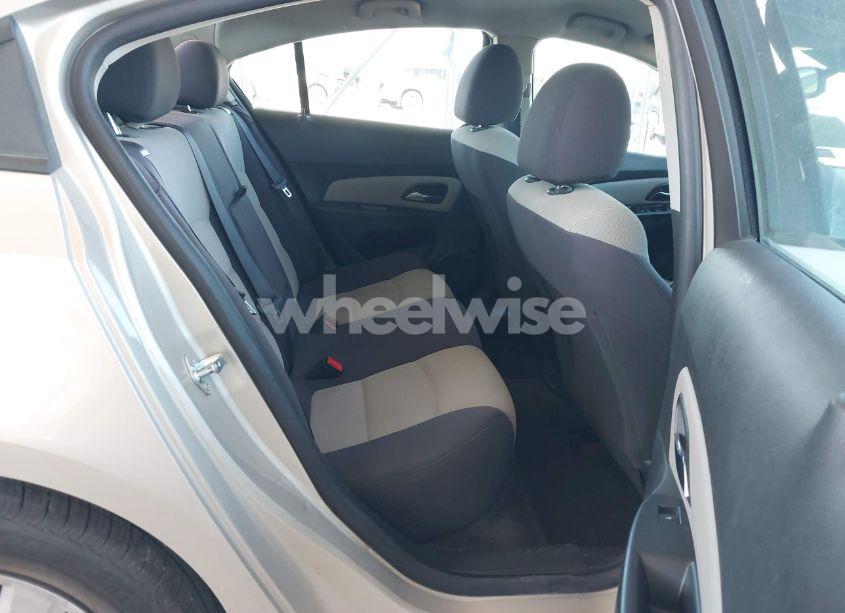 Photo 8 of 2014 Chevrolet Cruze LS AUTO (VIN 1G1PA5SG5E7116532)
