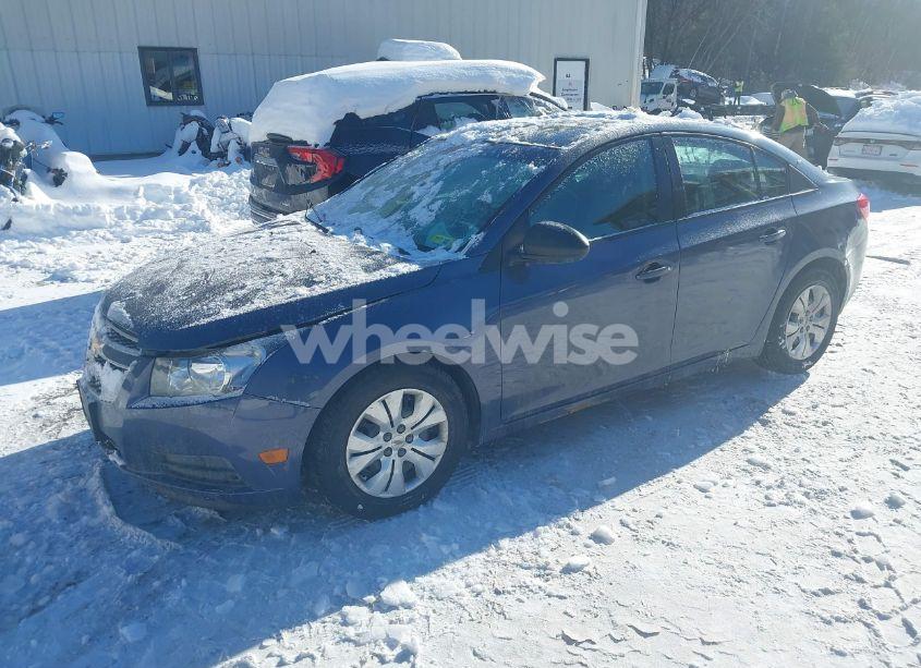 Photo 2 of 2014 Chevrolet Cruze LS AUTO (VIN 1G1PA5SG5E7183812)