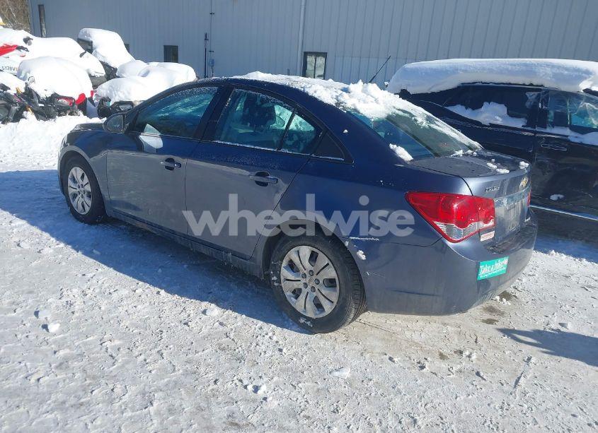 Photo 3 of 2014 Chevrolet Cruze LS AUTO (VIN 1G1PA5SG5E7183812)