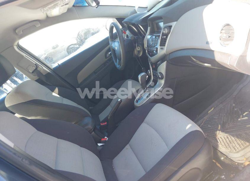 Photo 5 of 2014 Chevrolet Cruze LS AUTO (VIN 1G1PA5SG5E7183812)