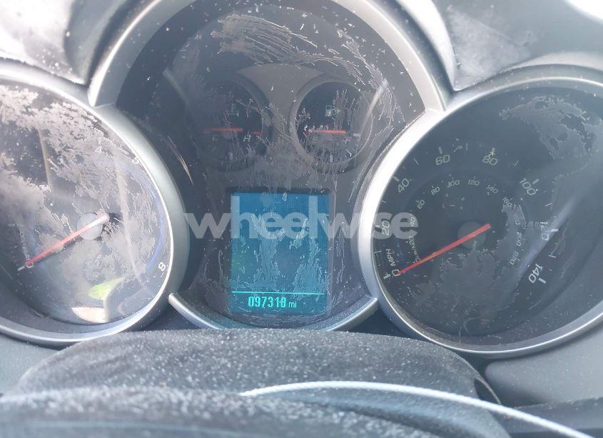 Photo 7 of 2014 Chevrolet Cruze LS AUTO (VIN 1G1PA5SG5E7183812)