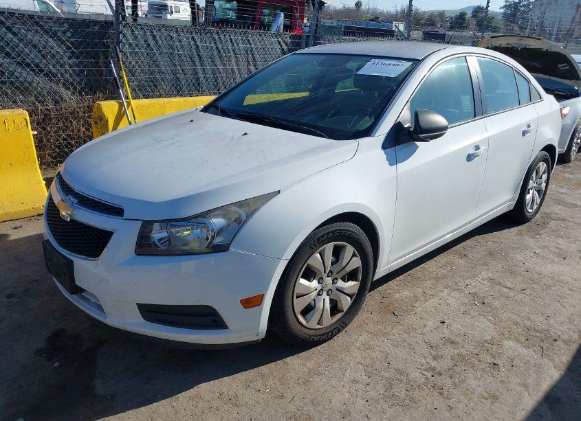 Photo 2 of 2014 Chevrolet Cruze LS AUTO (VIN 1G1PA5SG5E7188380)