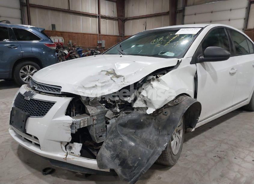 Photo 12 of 2014 Chevrolet Cruze LS AUTO (VIN 1G1PA5SG5E7207414)