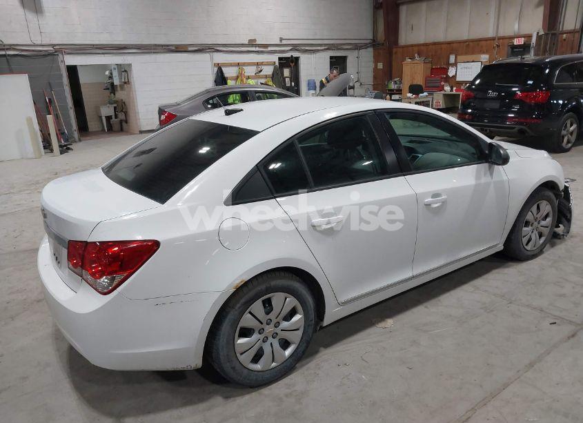Photo 4 of 2014 Chevrolet Cruze LS AUTO (VIN 1G1PA5SG5E7207414)