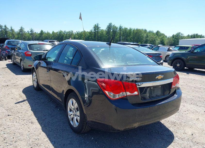 Photo 3 of 2014 Chevrolet Cruze LS AUTO (VIN 1G1PA5SG5E7319873)
