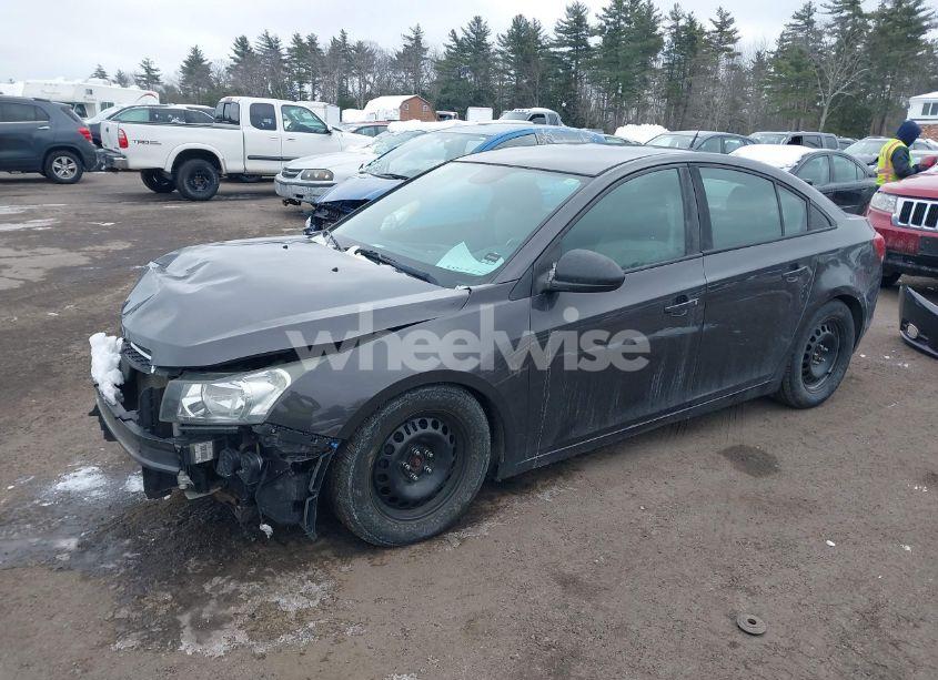 Photo 2 of 2014 Chevrolet Cruze LS AUTO (VIN 1G1PA5SG5E7364666)