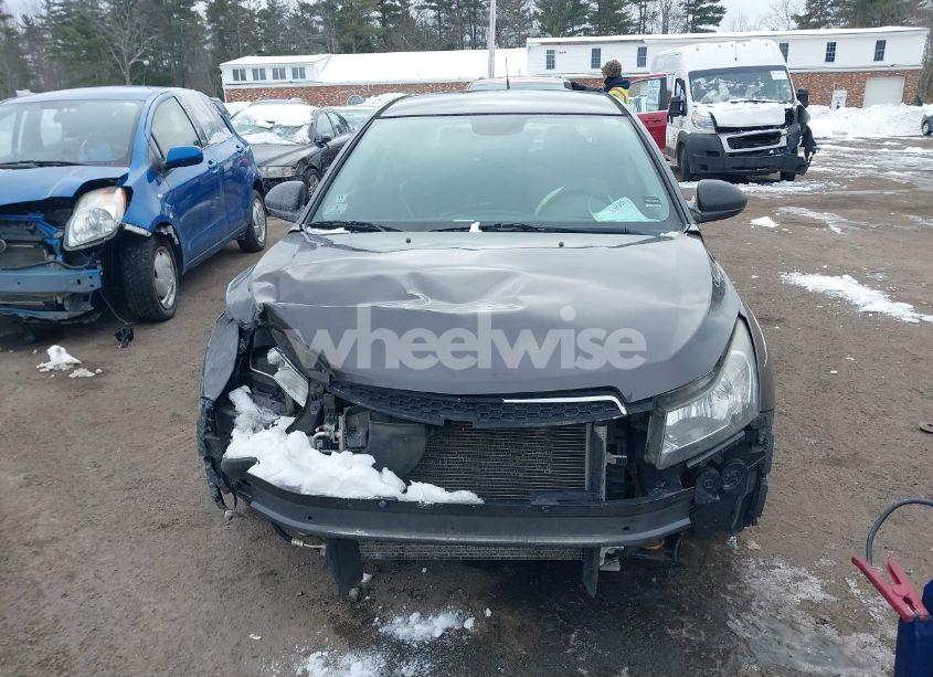 Photo 6 of 2014 Chevrolet Cruze LS AUTO (VIN 1G1PA5SG5E7364666)