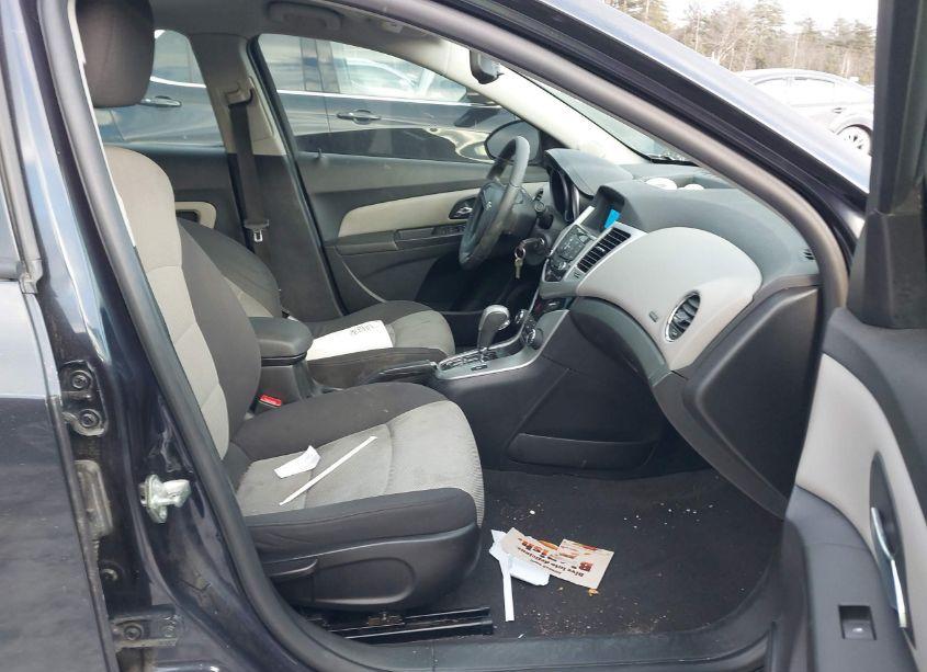 Photo 5 of 2014 Chevrolet Cruze LS AUTO (VIN 1G1PA5SG5E7445439)