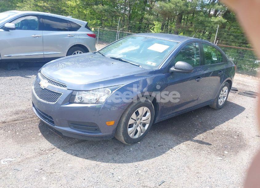 Photo 2 of 2014 Chevrolet Cruze LS AUTO (VIN 1G1PA5SG5E7450771)