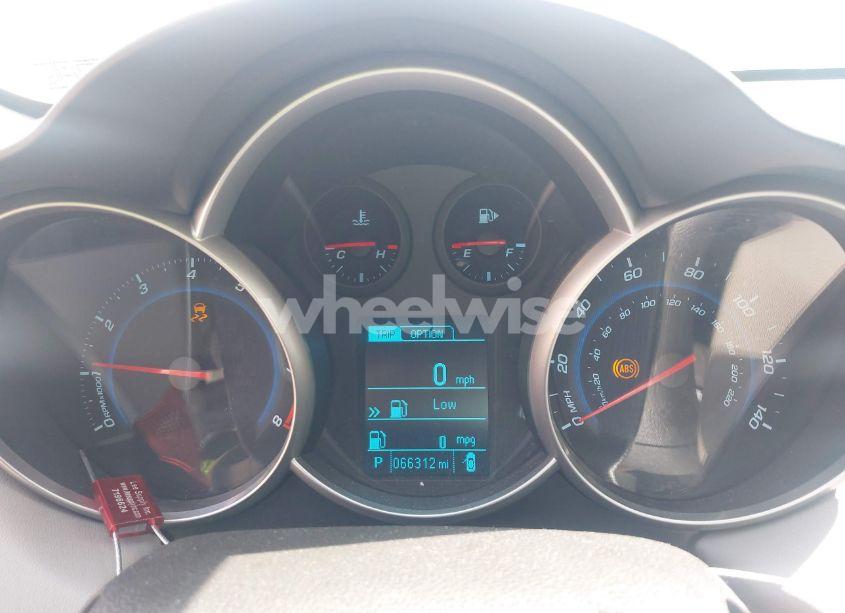 Photo 7 of 2014 Chevrolet Cruze LS AUTO (VIN 1G1PA5SG5E7450771)