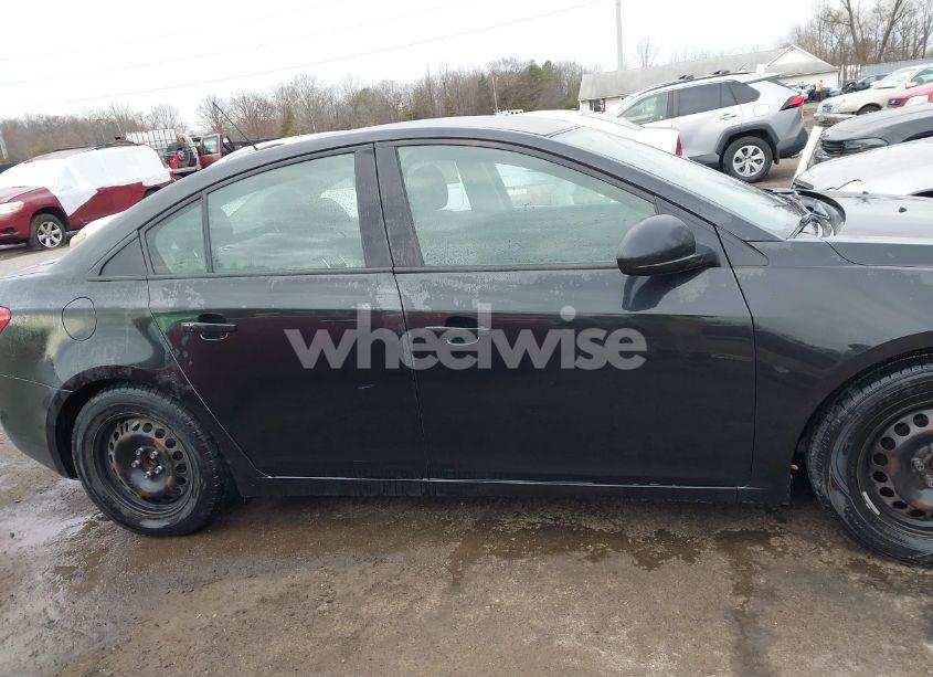 Photo 12 of 2015 Chevrolet Cruze LS AUTO (VIN 1G1PA5SG5F7292479)