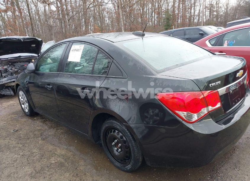 Photo 3 of 2015 Chevrolet Cruze LS AUTO (VIN 1G1PA5SG5F7292479)