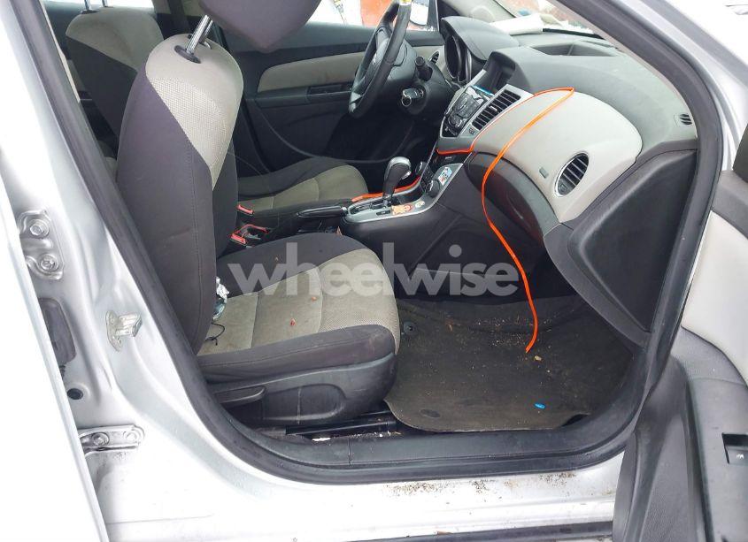 Photo 5 of 2013 Chevrolet Cruze LS AUTO (VIN 1G1PA5SG6D7102525)