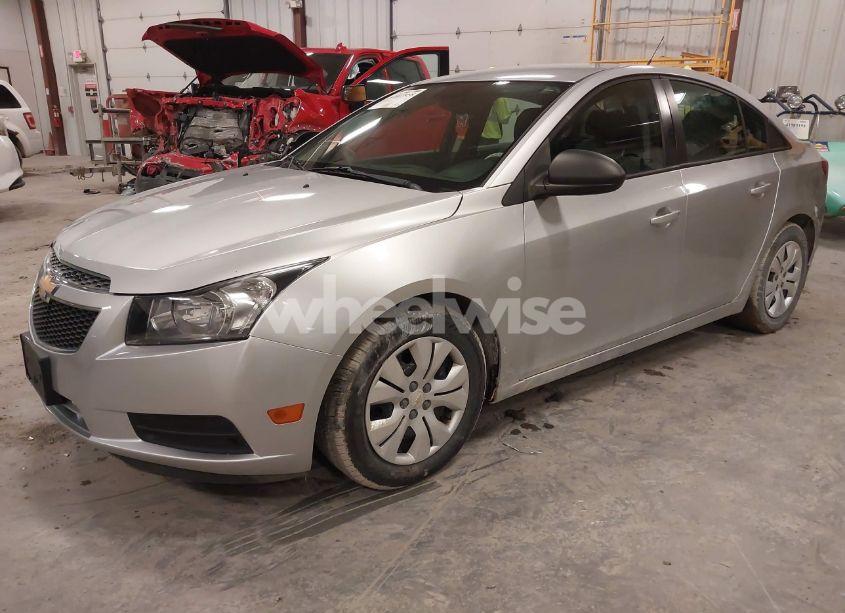 Photo 2 of 2013 Chevrolet Cruze LS AUTO (VIN 1G1PA5SG6D7105442)