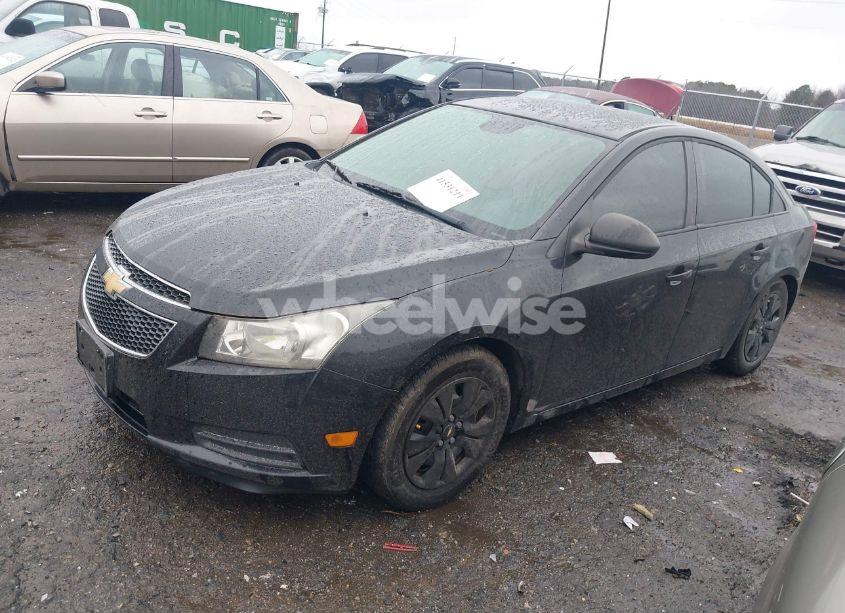 Photo 2 of 2013 Chevrolet Cruze LS AUTO (VIN 1G1PA5SG6D7232885)