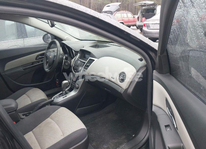 Photo 5 of 2013 Chevrolet Cruze LS AUTO (VIN 1G1PA5SG6D7232885)