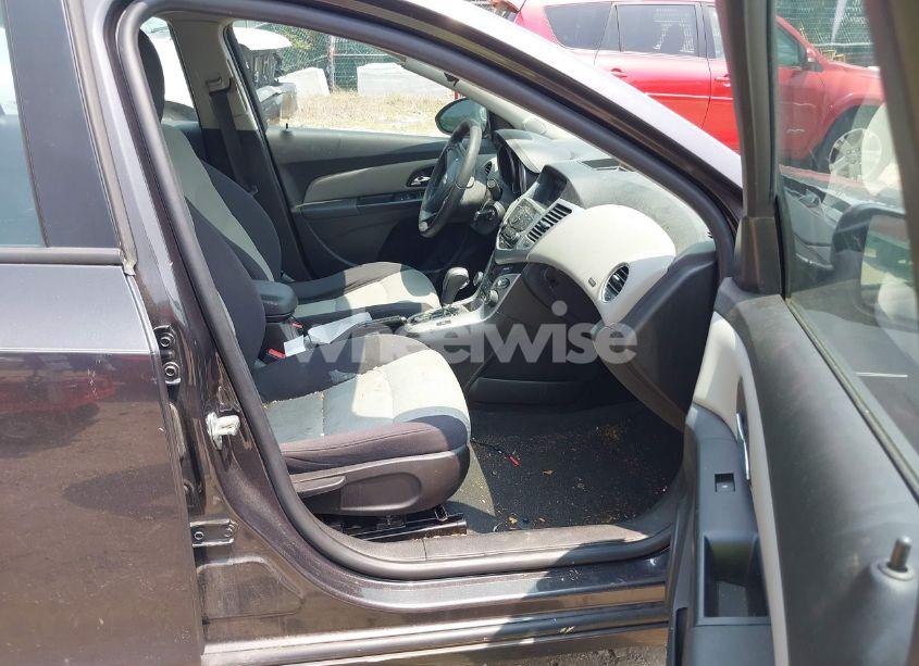 Photo 5 of 2014 Chevrolet Cruze LS AUTO (VIN 1G1PA5SG6E7193958)