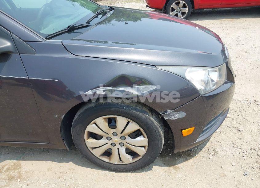 Photo 6 of 2014 Chevrolet Cruze LS AUTO (VIN 1G1PA5SG6E7193958)