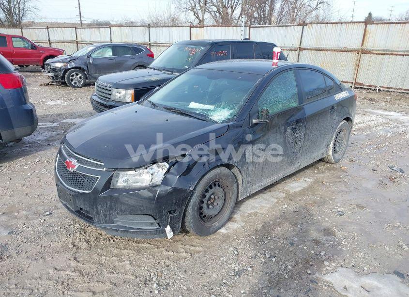 Photo 2 of 2014 Chevrolet Cruze LS AUTO (VIN 1G1PA5SG6E7195807)