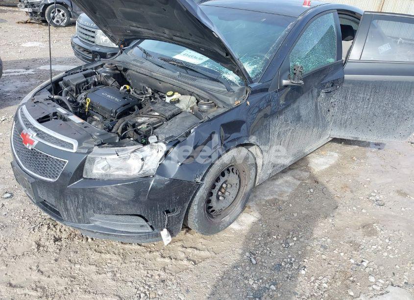 Photo 6 of 2014 Chevrolet Cruze LS AUTO (VIN 1G1PA5SG6E7195807)