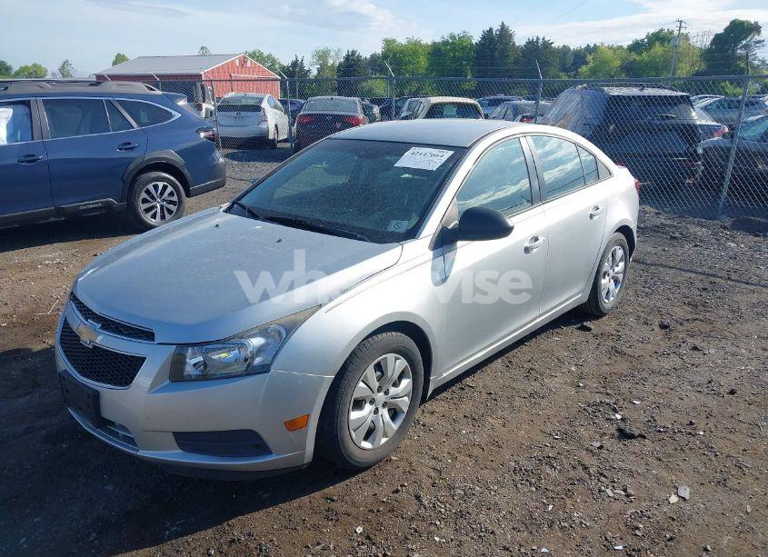 Photo 2 of 2014 Chevrolet Cruze LS AUTO (VIN 1G1PA5SG6E7199775)