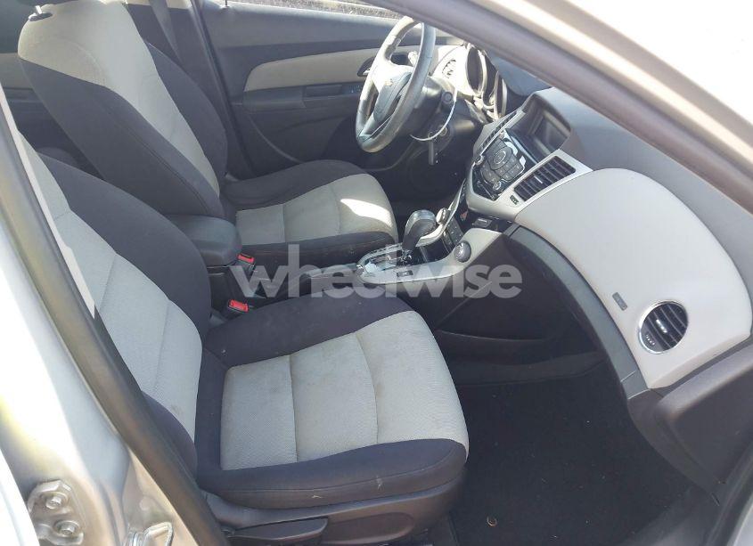 Photo 5 of 2014 Chevrolet Cruze LS AUTO (VIN 1G1PA5SG6E7199775)