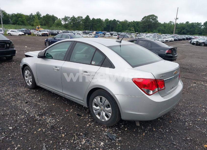 Photo 3 of 2014 Chevrolet Cruze LS AUTO (VIN 1G1PA5SG6E7207177)